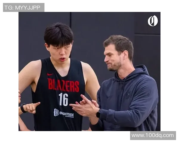 开拓者迎战火箭争夺季后赛席位 球队实力对决激烈上演 开拓者迎战火箭争夺季后赛席位 球队实力对决激烈上演