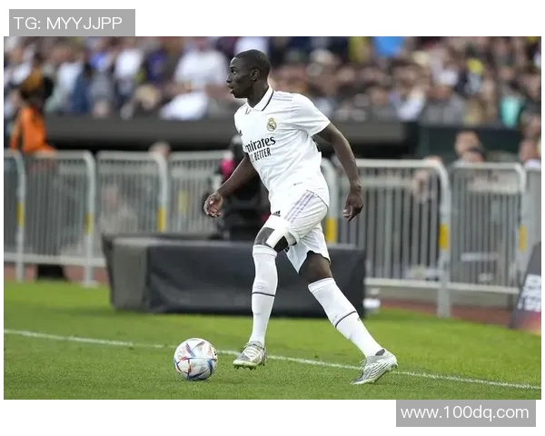 探寻足球运动员成长之路与赛场拼搏精神全景解析全面呈现职业生涯亮点 探寻足球运动员成长之路与赛场拼搏精神全景解析全面呈现职业生涯亮点